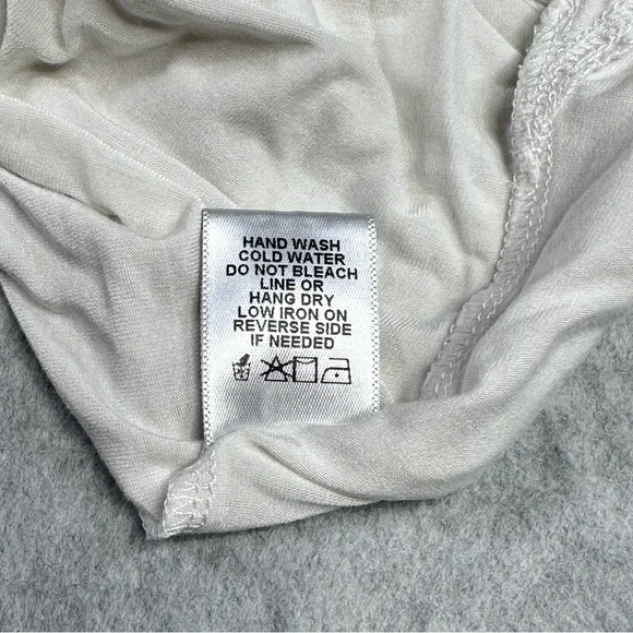 Carly Jean Los Angeles Women's White V-Neck Top - Picture 4 of 5